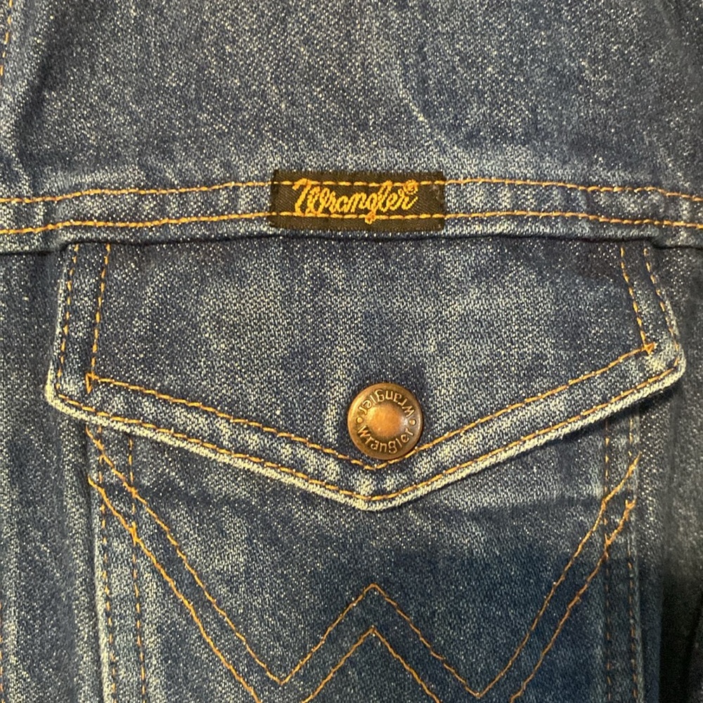 Vintage Wrangler Denim Jacket w/Corduroy collar - Picture 4 of 4